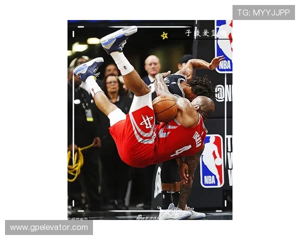 德文·布克真是赛场上铁血硬汉，私下却是买买买停不下来的剁手达人！