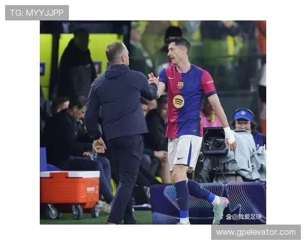 莱万带队能力不足？关键战表现与战术作用解析